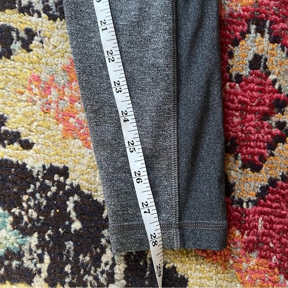 Lululemon leggings grey side and back pockets size 6 - Picture 2 of 8